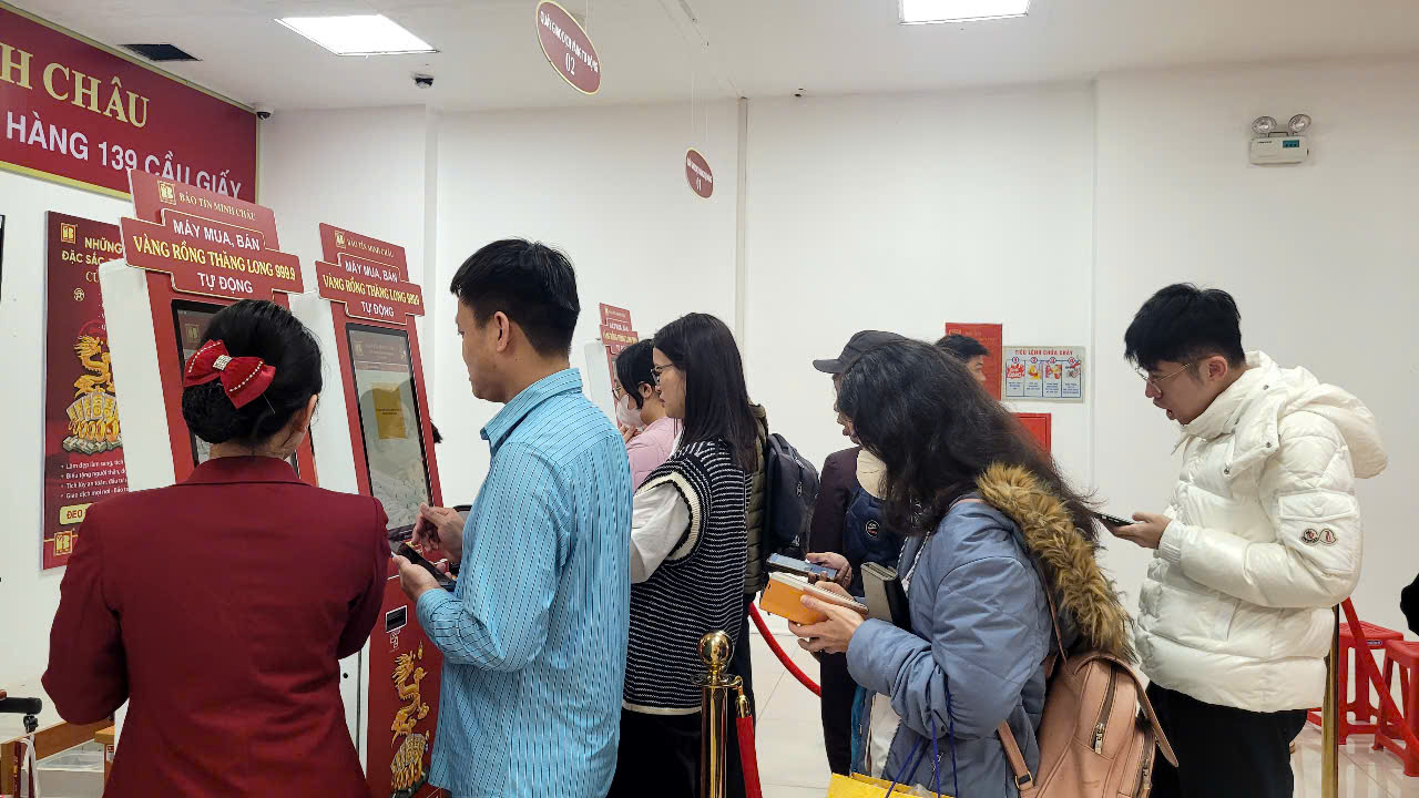 Máy mua vàng tự động giúp khách hàng tiết kiệm thời gian trong ngày vía Thần Tài 2026 - Ảnh 4.