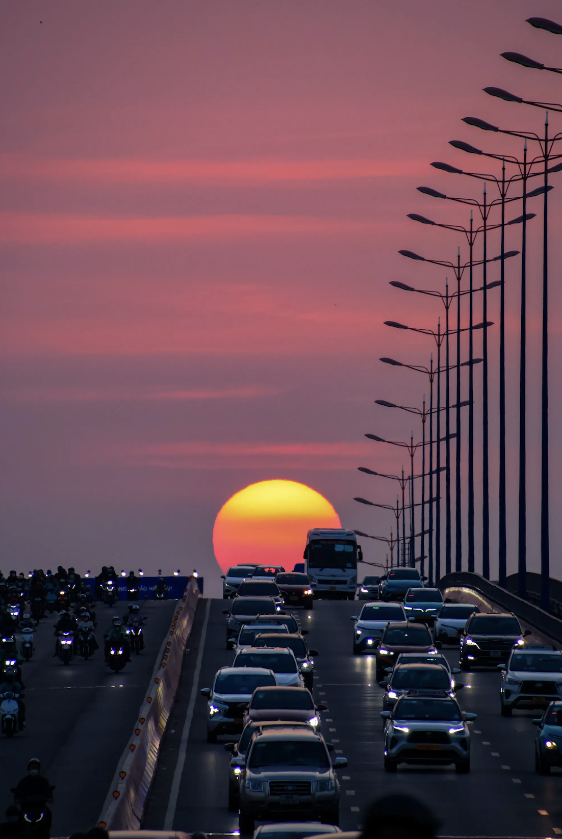 Mặt trời “mở fan meeting” tại Việt Nam khiến nửa giới nhiếp ảnh Sài Gòn vác tài sản trăm triệu ra chầu chực- Ảnh 13. Mặt trời “mở fan meeting” tại Việt Nam khiến nửa giới nhiếp ảnh Sài Gòn vác tài sản trăm triệu ra chầu chực- Ảnh 13.