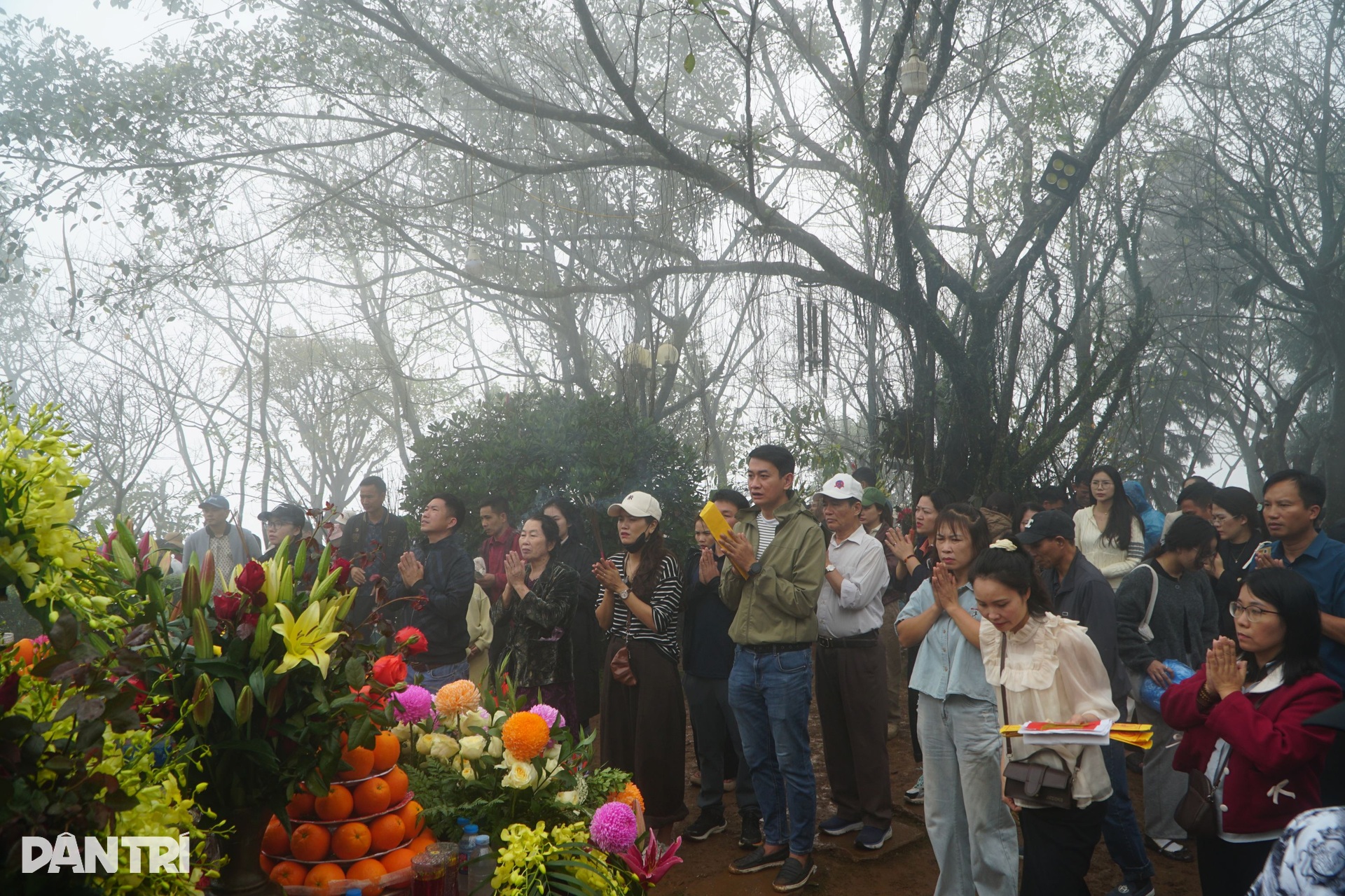 Khung cảnh khác thường ở huyệt đạo thiêng ngày mở cổng trời - 6