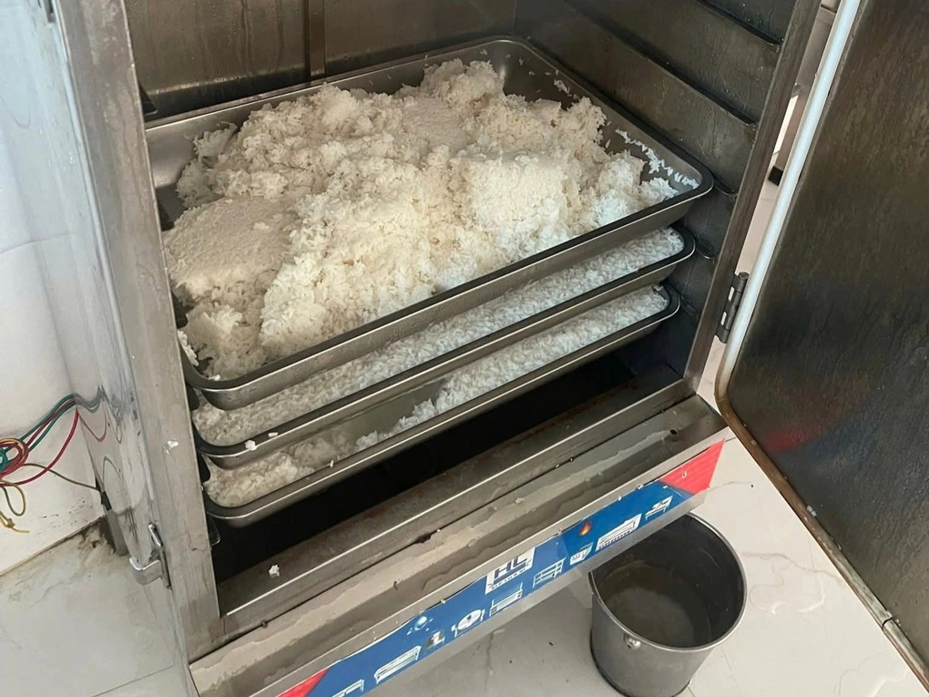 Hình ảnh bếp ăn, nhà vệ sinh trường quốc tế khiến phụ huynh phẫn nộ - 2