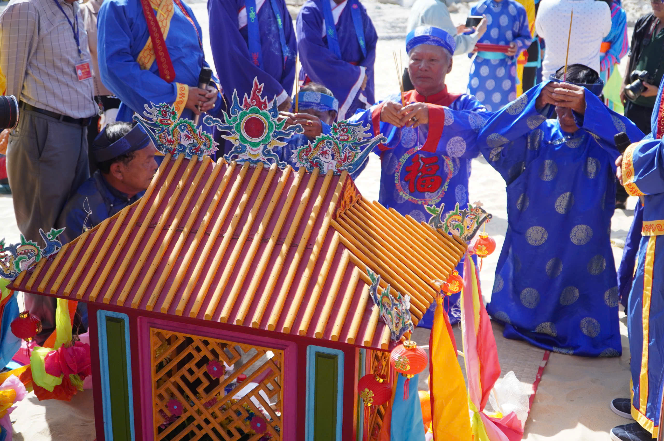 Rộn ràng lễ hội cầu ngư hơn 200 năm tuổi ở Quy Nhơn- Ảnh 2.