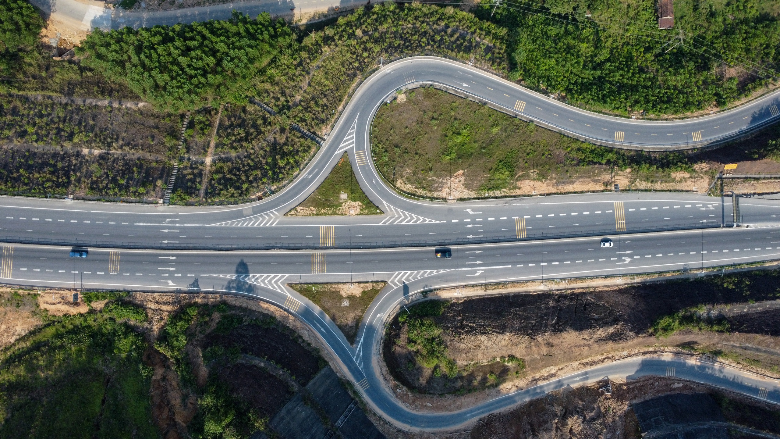 Thi công mở rộng cao tốc La Sơn - Hòa Liên: Khi nào về đích?- Ảnh 4.