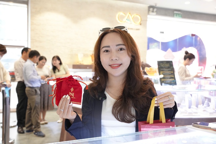 Cuối ngày 25-2, giá vàng miếng neo cao, nhiều công ty ra thông báo quan trọng- Ảnh 2. Cuối ngày 25-2, giá vàng miếng neo cao, nhiều công ty ra thông báo quan trọng- Ảnh 2.