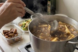 Dọn tủ lạnh sau Tết: 6 loại thức ăn thừa buộc phải vứt bỏ dù tiếc đến mấy