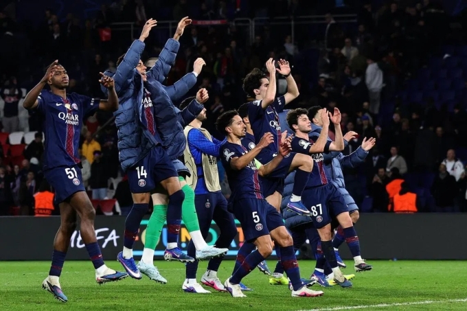 Cầu thủ PSG mừng chiến thắng trước Monaco, tại lượt về vòng play-off Champions League trên sân Parc des Princes, Paris, Pháp hôm 25/2. Ảnh: Reuters