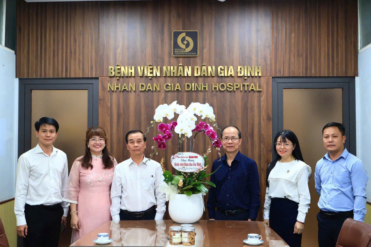 Báo Tuổi Trẻ thăm, chúc mừng Sở Y tế, các bệnh viện nhân Ngày Thầy thuốc Việt Nam 27-2 - Ảnh 5.