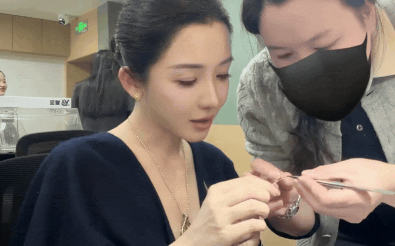 Bí ẩn tiệm vàng cổ 3 đời khiến giới siêu giàu mê mẩn: Phú bà hé lộ quy tắc 'ngầm', chờ ròng rã hơn 1 năm mới tới lượt- Ảnh 17.