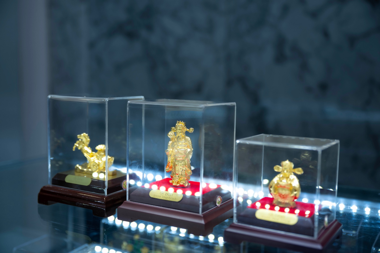 Ngày Vía Thần Tài: Khách đội mưa xếp hàng hơn 10 tiếng chờ mua vàng, xuất hiện thiết bị đặc biệt tại cửa hàng Trần Nhân Tông- Ảnh 18.