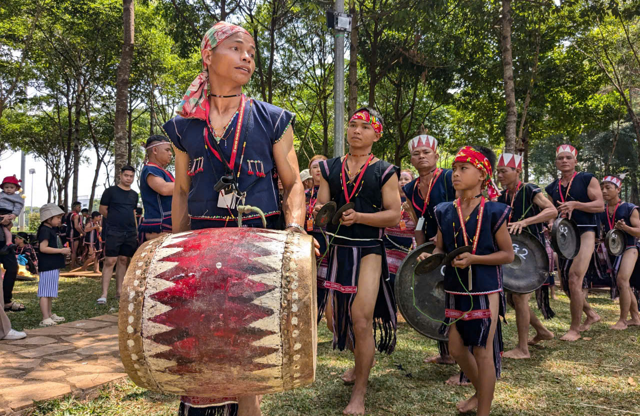 Đưa hai nghị quyết quan trọng vào cuộc sống:  - Ảnh 4.