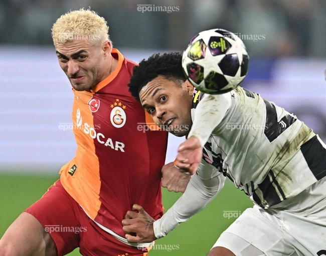 Yilmaz (trái) mang về chiến thắng chung cuộc cho Galatasaray. Ảnh: EPA. vong-16-doi-champions-league-va-nhung-cuoc-dung-do-khoc-liet-o-tu-ket (3).jpg