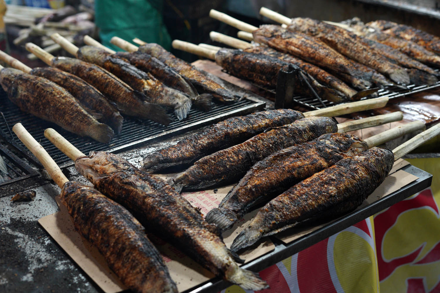 Một tuyến đường ở TP.HCM đỏ lửa suốt đêm trước ngày vía Thần Tài- Ảnh 13.