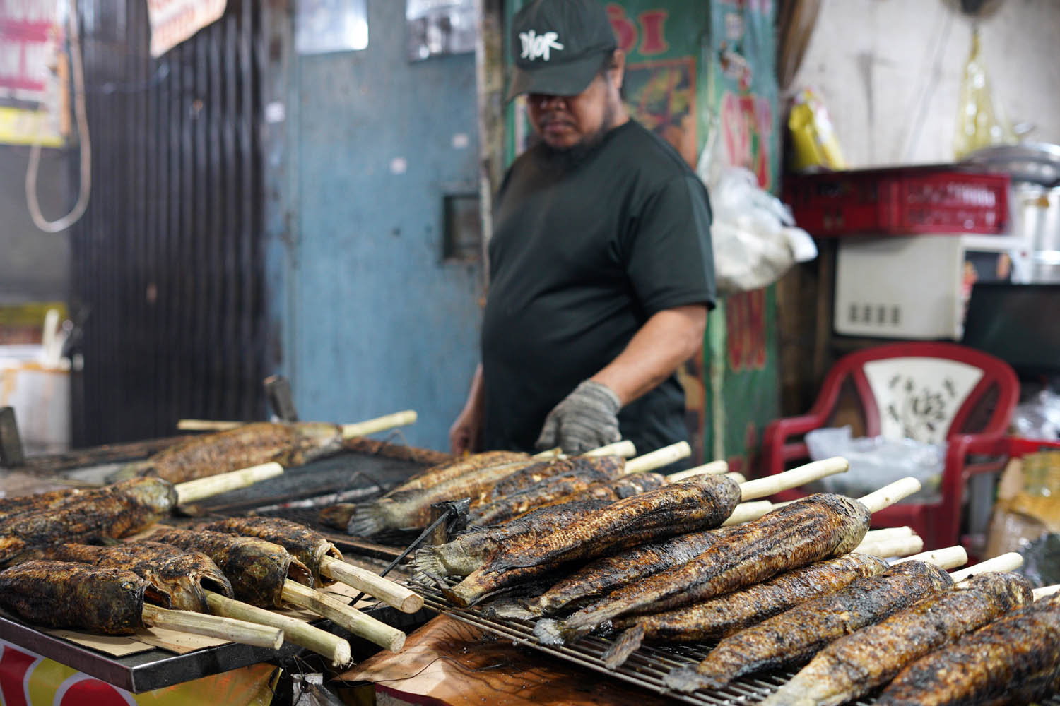 Một tuyến đường ở TP.HCM đỏ lửa suốt đêm trước ngày vía Thần Tài- Ảnh 15.