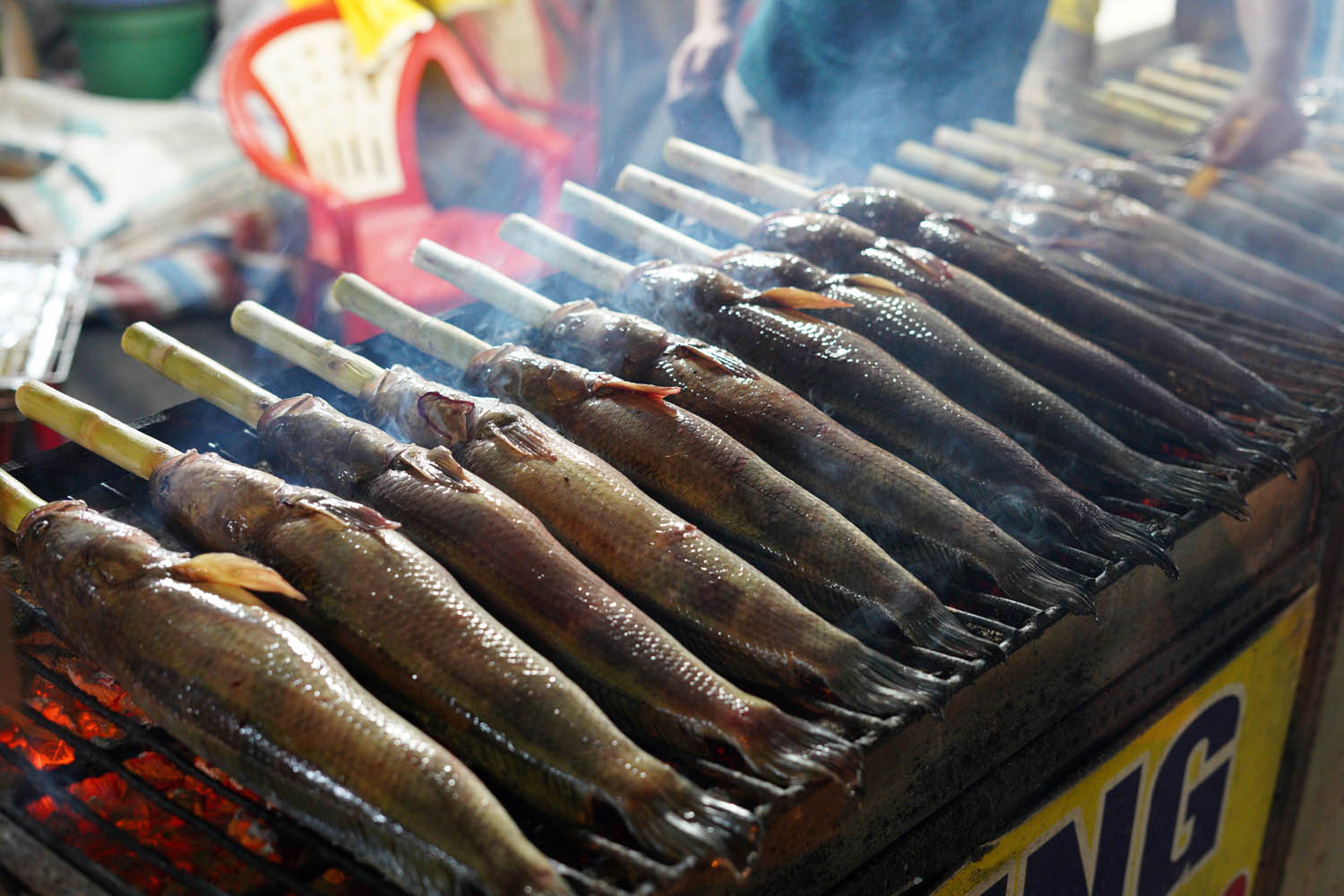 Một tuyến đường ở TP.HCM đỏ lửa suốt đêm trước ngày vía Thần Tài- Ảnh 16.