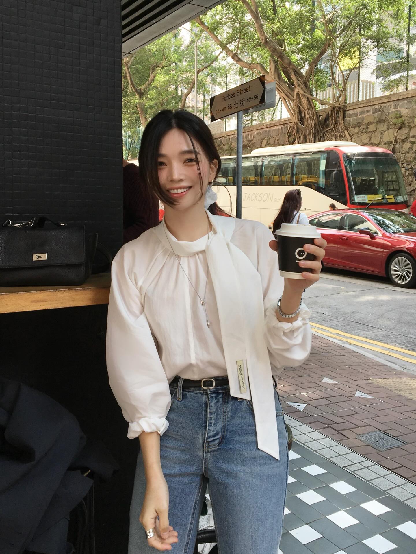 Sự trở lại của một mẫu áo công sở: Mặc lên sang chảnh cả set đồ, sang tới mùa thu mặc vẫn đẹp- Ảnh 14.