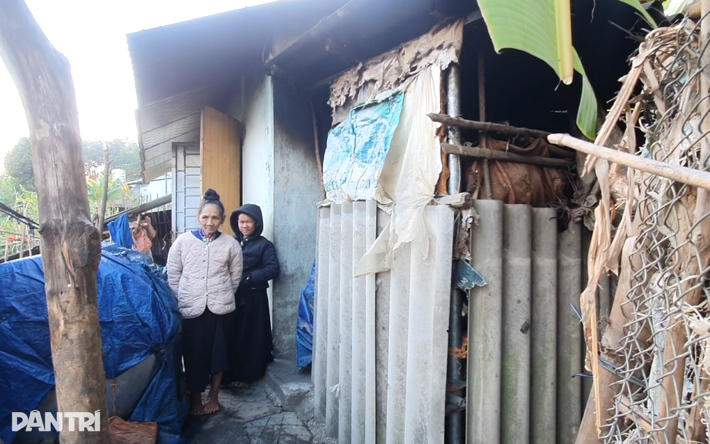 Mẹ già bị điếc lặng lẽ gồng gánh con gái tâm thần suốt 30 năm - 4