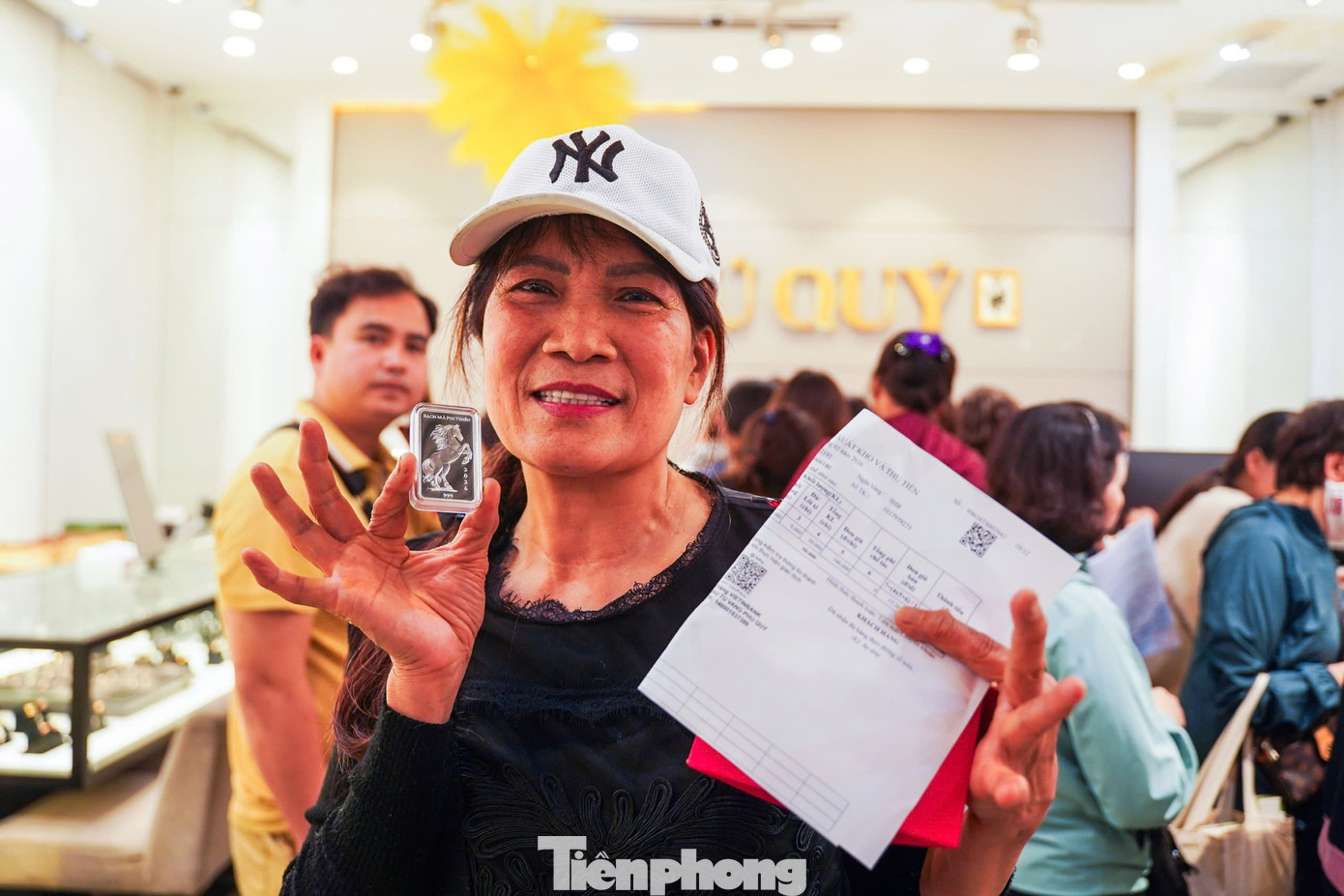 'Vàng mắt' xếp hàng mua bạc- Ảnh 5.