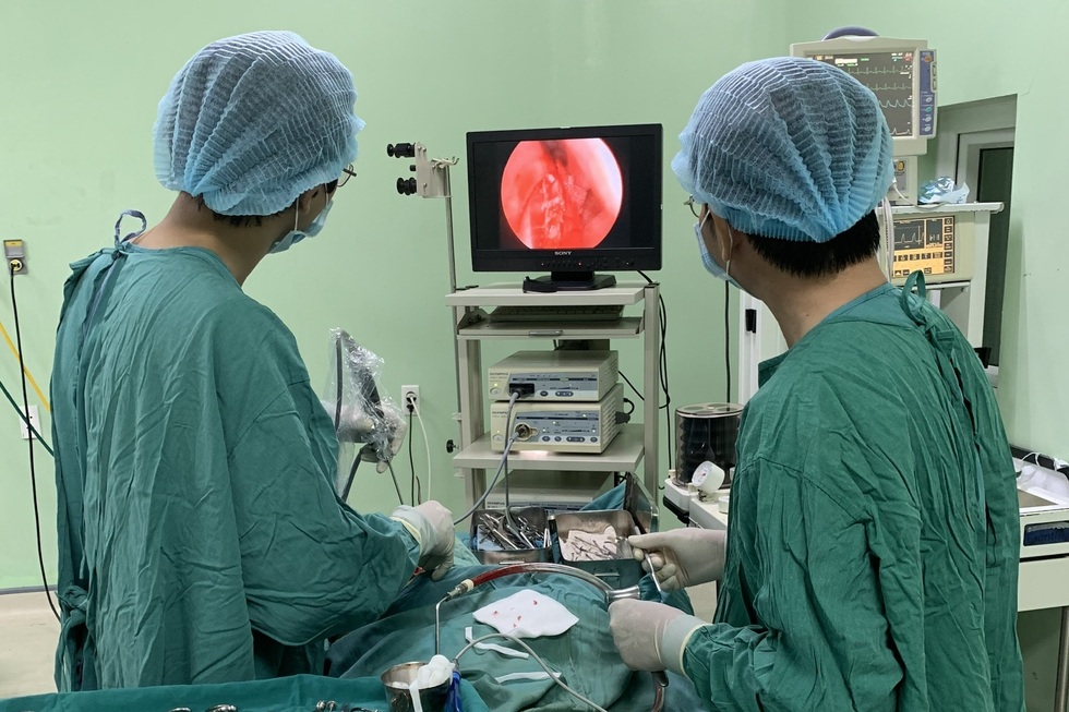 Cấp cứu trên không, “đưa viện về làng” và trăn trở của những thầy thuốc trẻ - 11 Cấp cứu trên không, “đưa viện về làng” và trăn trở của những thầy thuốc trẻ - 11