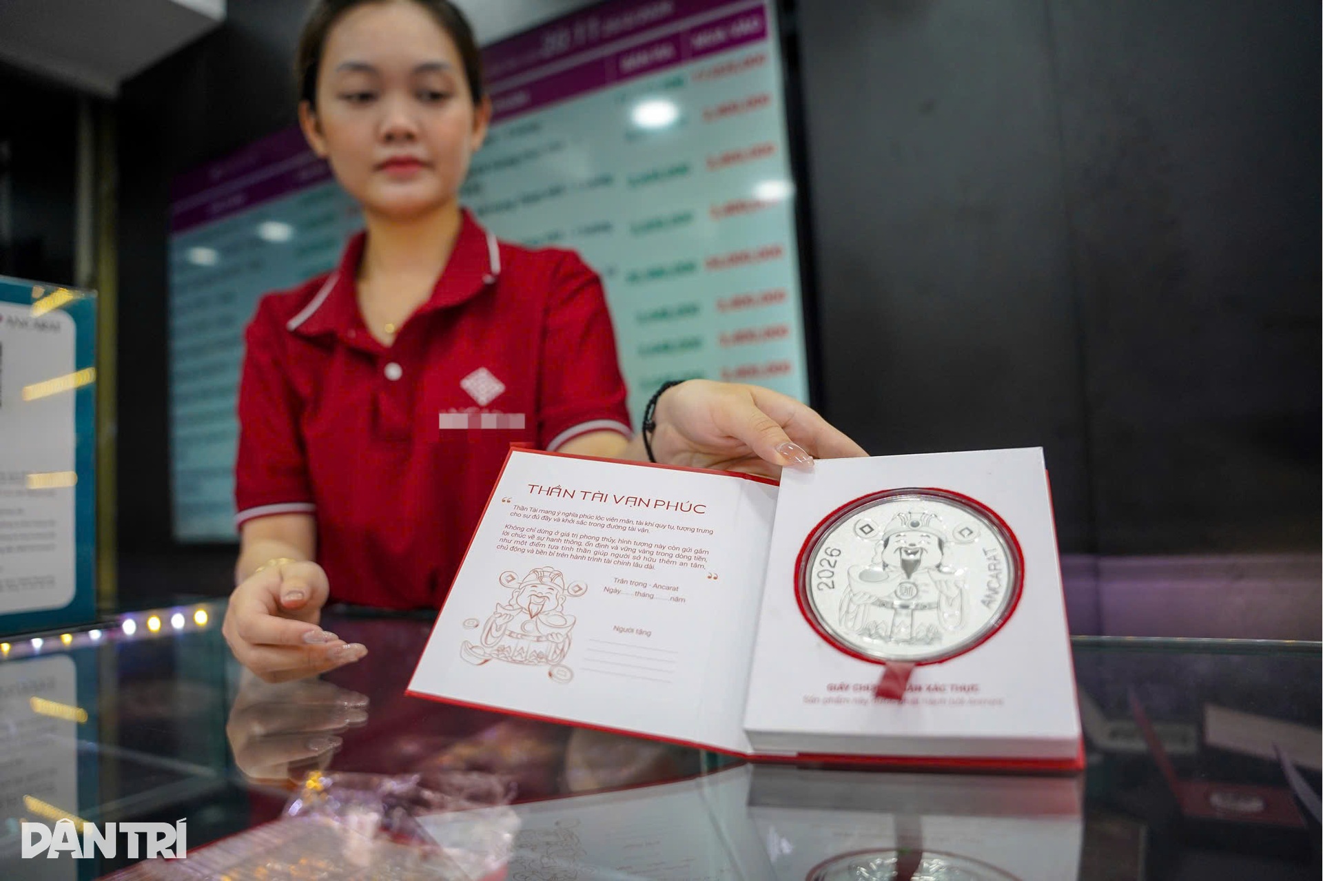 Dòng người đội mưa mua vàng ngày vía Thần Tài, vàng miếng mini cháy hàng - 10