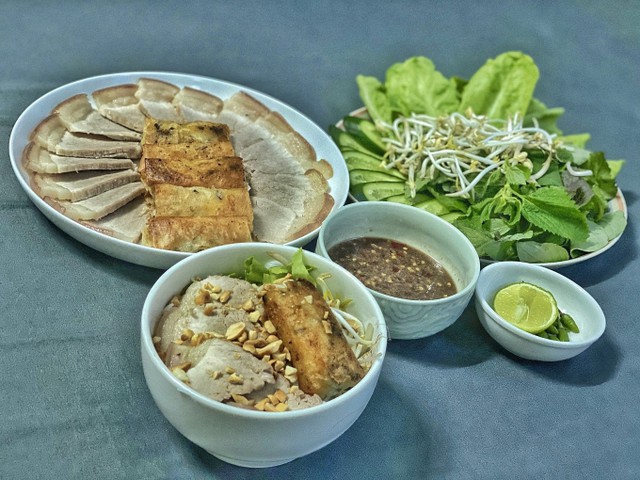 Một món ăn ở Đà Nẵng khiến Văn Toàn - bạn thân Hoà Minzy thích mê mệt 5 Món thịt luộc cuốn bánh tráng chấm mắm nêm đầy đủ dưỡng chất.