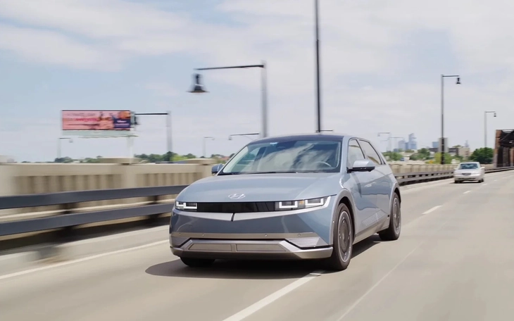 Xe máy điện sạc nhanh như đổ xăng, hãng khẳng định 'nhanh hơn bất cứ xe nào trên thị trường' - Ảnh 7.