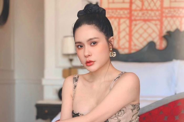 Nữ ca sĩ Vbiz chơi lớn mua 100 cây vàng ngày vía Thần Tài, nay biến mất đầy bí ẩn 5 Nữ ca sĩ Vbiz chơi lớn mua 100 cây vàng ngày vía Thần Tài, nay biến mất đầy bí ẩn