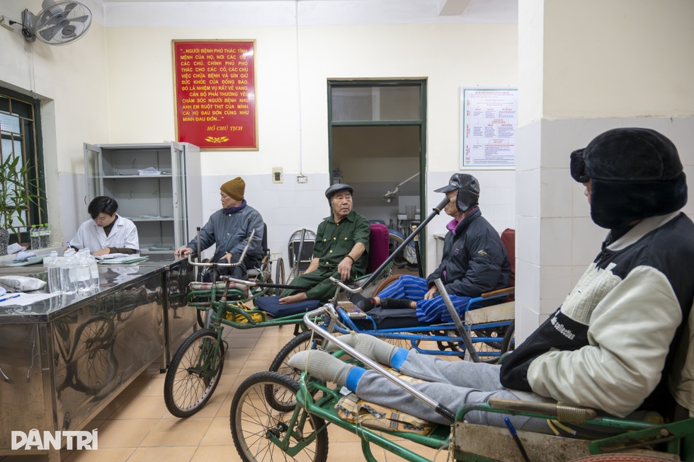 Những blouse trắng gác tuổi xuân làm bảo mẫu trọn đời ở làng anh hùng - 3