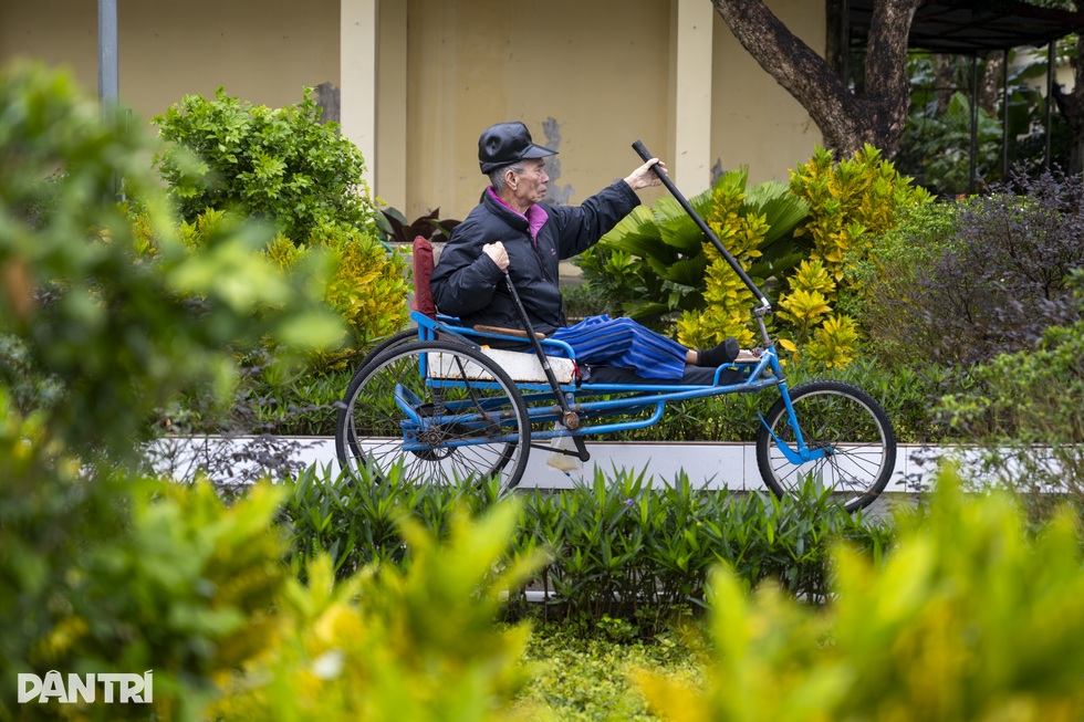 Những blouse trắng gác tuổi xuân làm bảo mẫu trọn đời ở làng anh hùng - 4