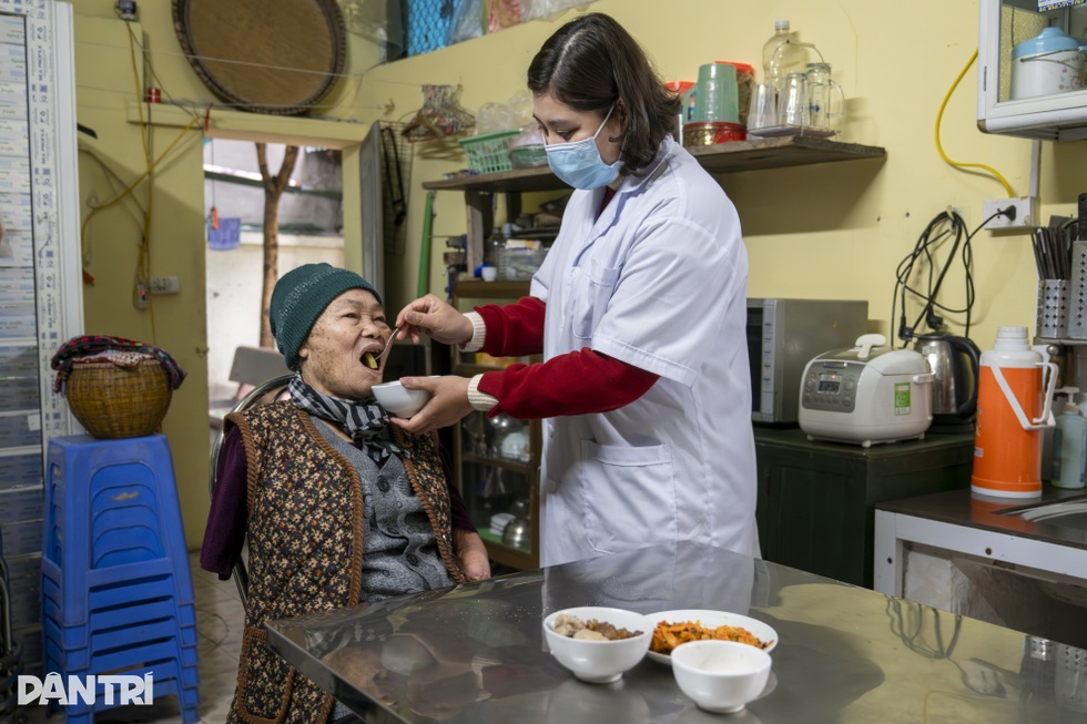 Những blouse trắng gác tuổi xuân làm bảo mẫu trọn đời ở làng anh hùng - 12