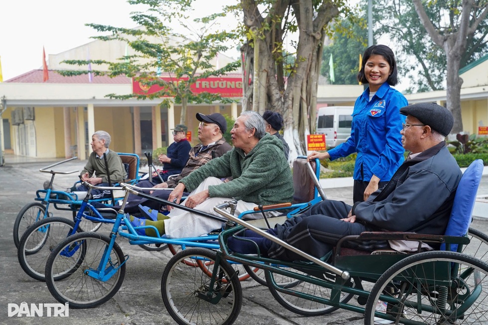 Những blouse trắng gác tuổi xuân làm bảo mẫu trọn đời ở làng anh hùng - 17