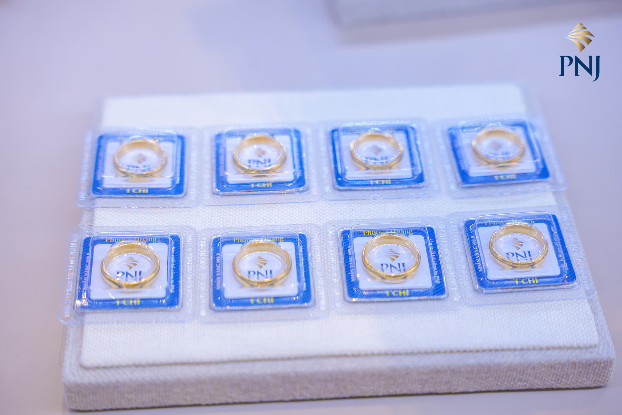 Cuối ngày Thần Tài, giá vàng miếng SJC bất ngờ giảm, khách nhộn nhịp đi mua - Ảnh 4.