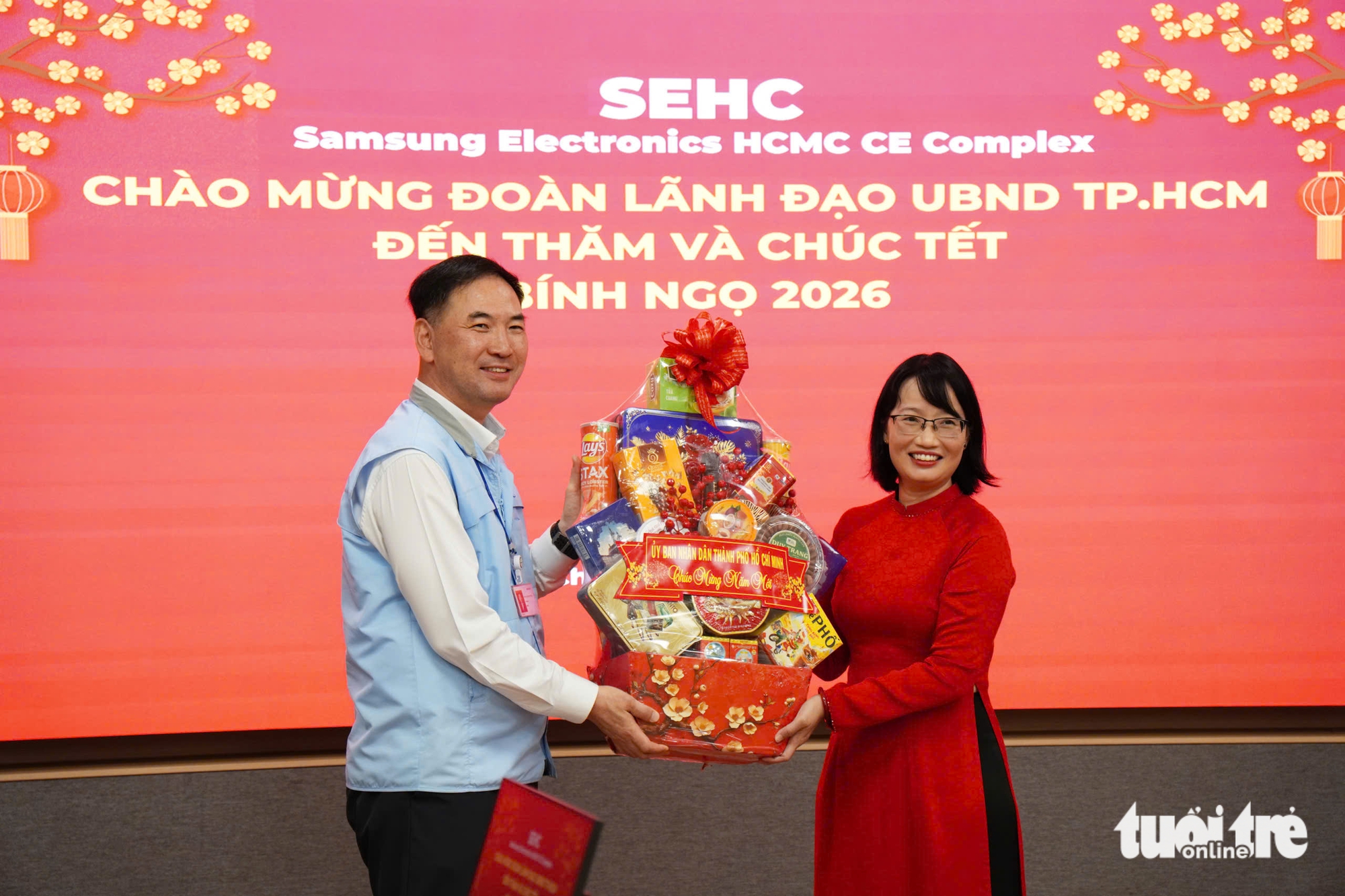 Phó chủ tịch UBND TP.HCM Trần Thị Diệu Thúy thăm Samsung, FPT dịp Tết Bính Ngọ 2026 4 tết - Ảnh 4.