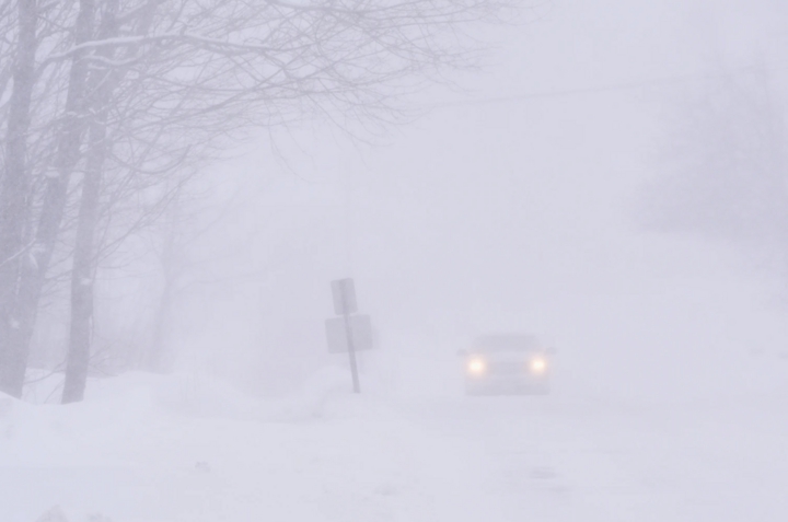 Bão tuyết 'quái vật' đổ xuống bờ Đông nước Mỹ, gió giật 133km/h- Ảnh 2.