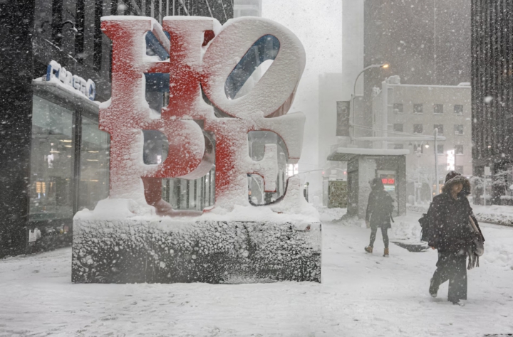 Bão tuyết 'quái vật' đổ xuống bờ Đông nước Mỹ, gió giật 133km/h- Ảnh 7.