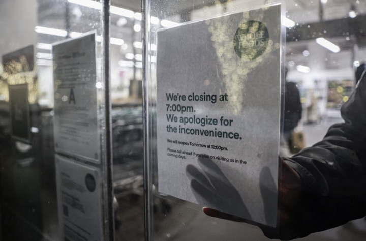 Bão tuyết 'quái vật' đổ xuống bờ Đông nước Mỹ, gió giật 133km/h- Ảnh 8.