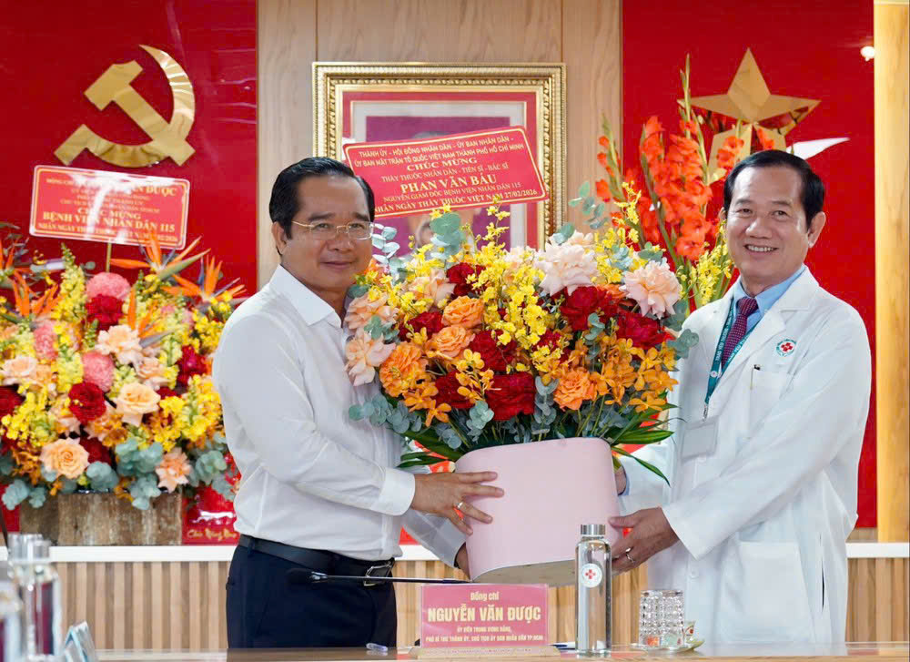 Lãnh đạo TP.HCM thăm các cán bộ lão thành ngành y tế nhân ngày 27-2 3 Lãnh đạo TP.HCM thăm các cán bộ lão thành ngành y tế nhân ngày 27-2 - Ảnh 3.