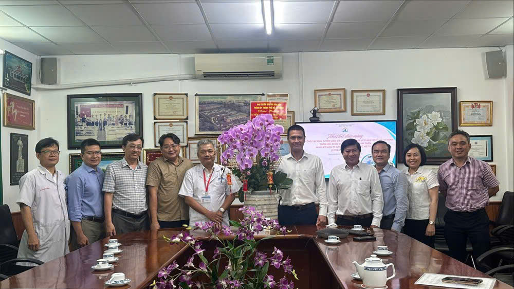 Lãnh đạo TP.HCM thăm các cán bộ lão thành ngành y tế nhân ngày 27-2 7 Lãnh đạo TP.HCM thăm các cán bộ lão thành ngành y tế nhân ngày 27-2 - Ảnh 7.