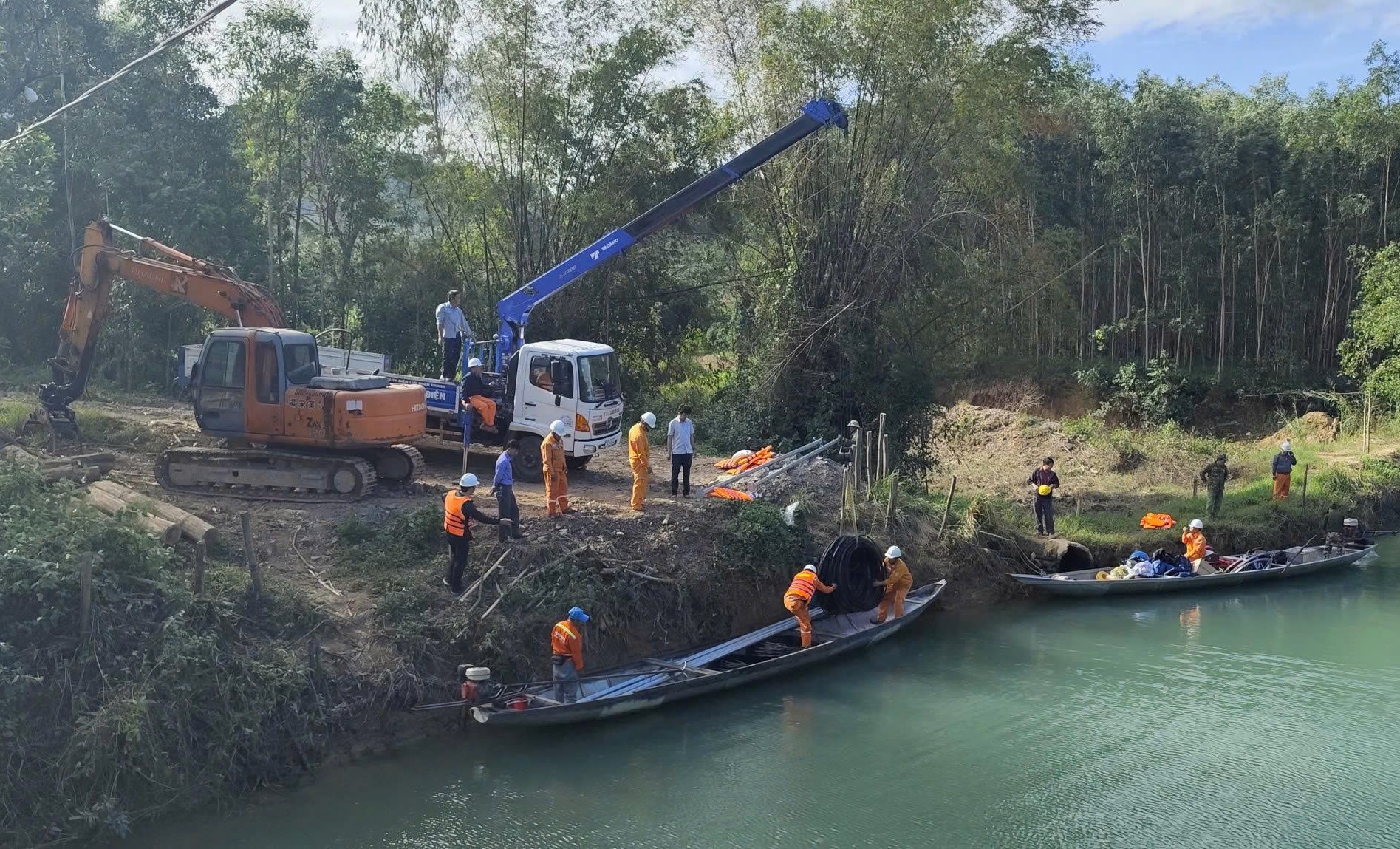 Điện về vùng lõm giữa đại ngàn Trường Sơn - Ảnh 3.