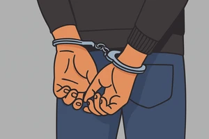 Chiếm đoạt hơn 8 tỉ đồng của chị gái người yêu