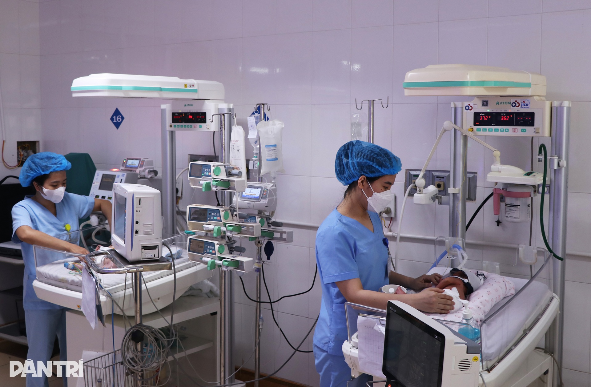 Nơi cuộc chiến giữ sinh mệnh trẻ sinh non được tính bằng giây - 10