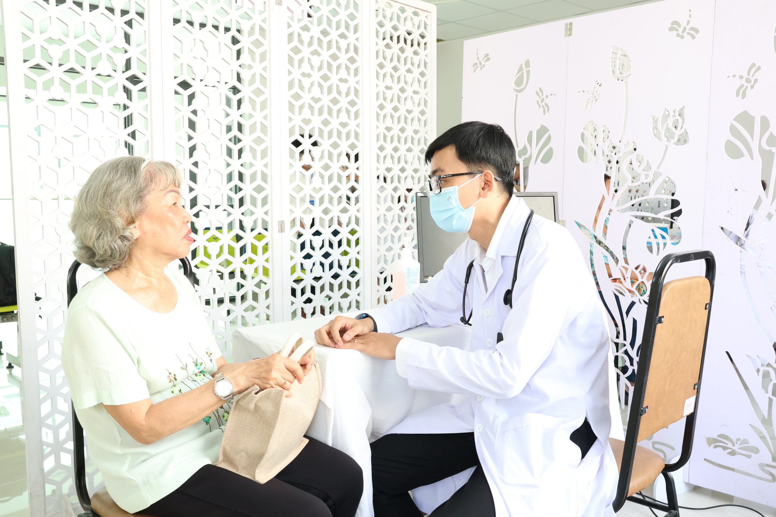 Phường đầu tiên ở TPHCM thí điểm mô hình y tế gia đình 6 Phường đầu tiên ở TPHCM thí điểm mô hình y tế gia đình - Ảnh 7.