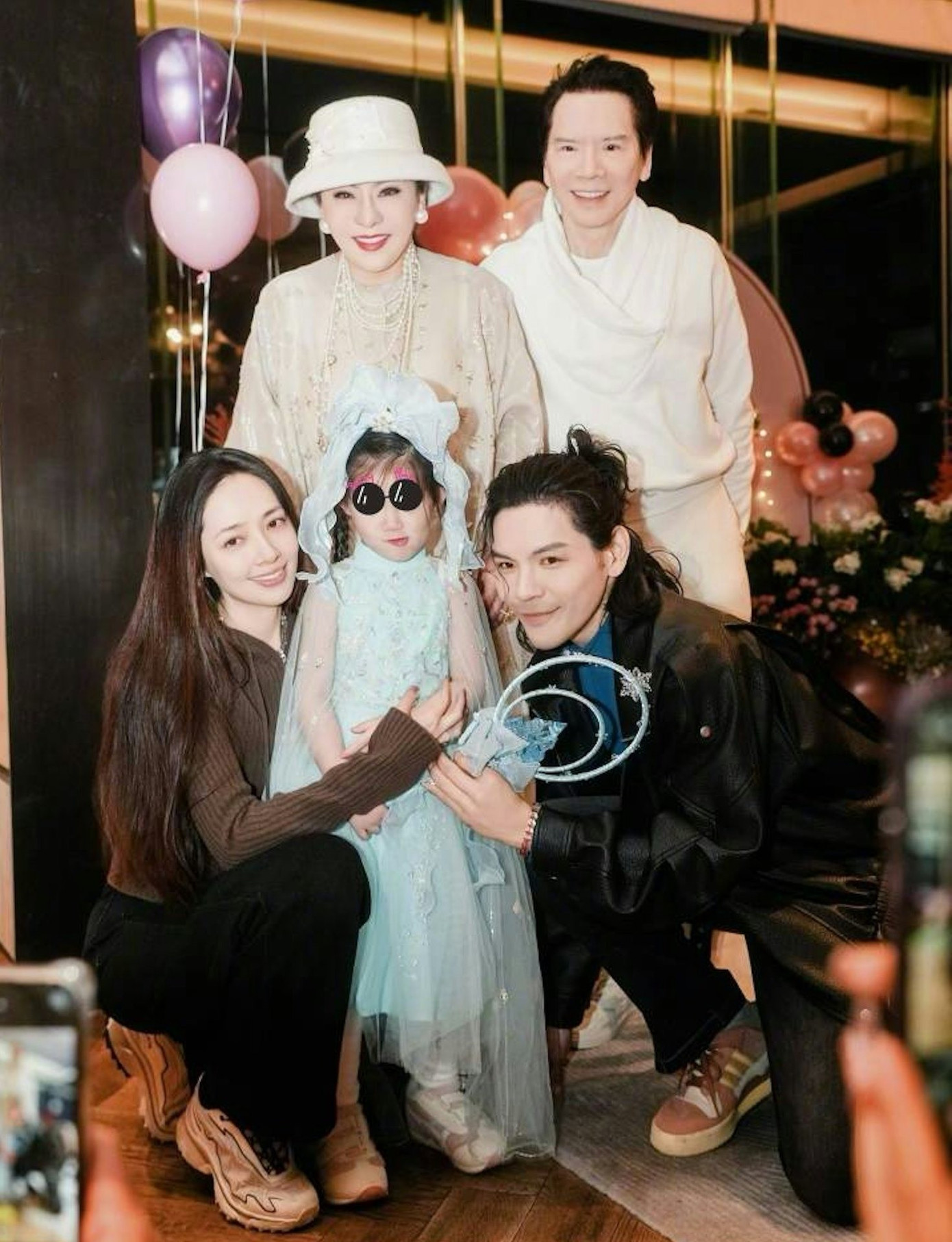 Ông trùm giải trí giao toàn bộ tài sản cho con dâu- Ảnh 2.