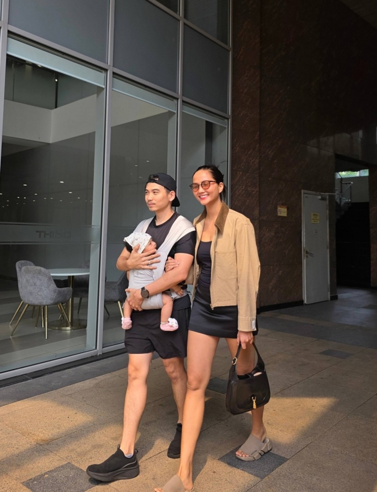 Mẹ một con HHen Niê khoe vòng một gợi cảm 8 Mẹ một con H’Hen Niê khoe vòng một gợi cảm - 7