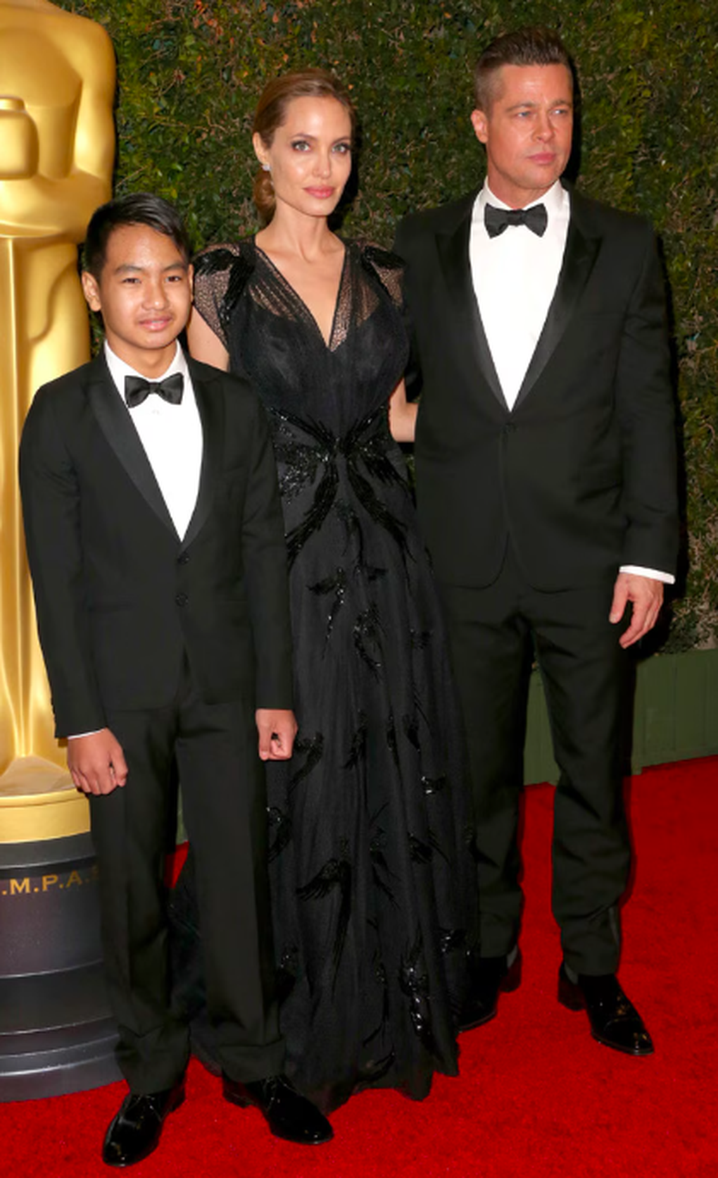 Thêm một người con của Angelina Jolie và Brad Pitt bỏ họ bố - 3