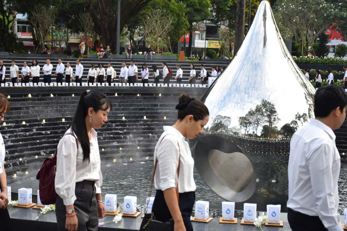 Dâng hoa tưởng niệm đồng bào mất vì COVID-19 nhân 71 năm Ngày Thầy thuốc Việt Nam 3 Dâng hoa tưởng niệm đồng bào mất vì COVID-19 nhân 71 năm Ngày Thầy thuốc Việt Nam - Ảnh 3.