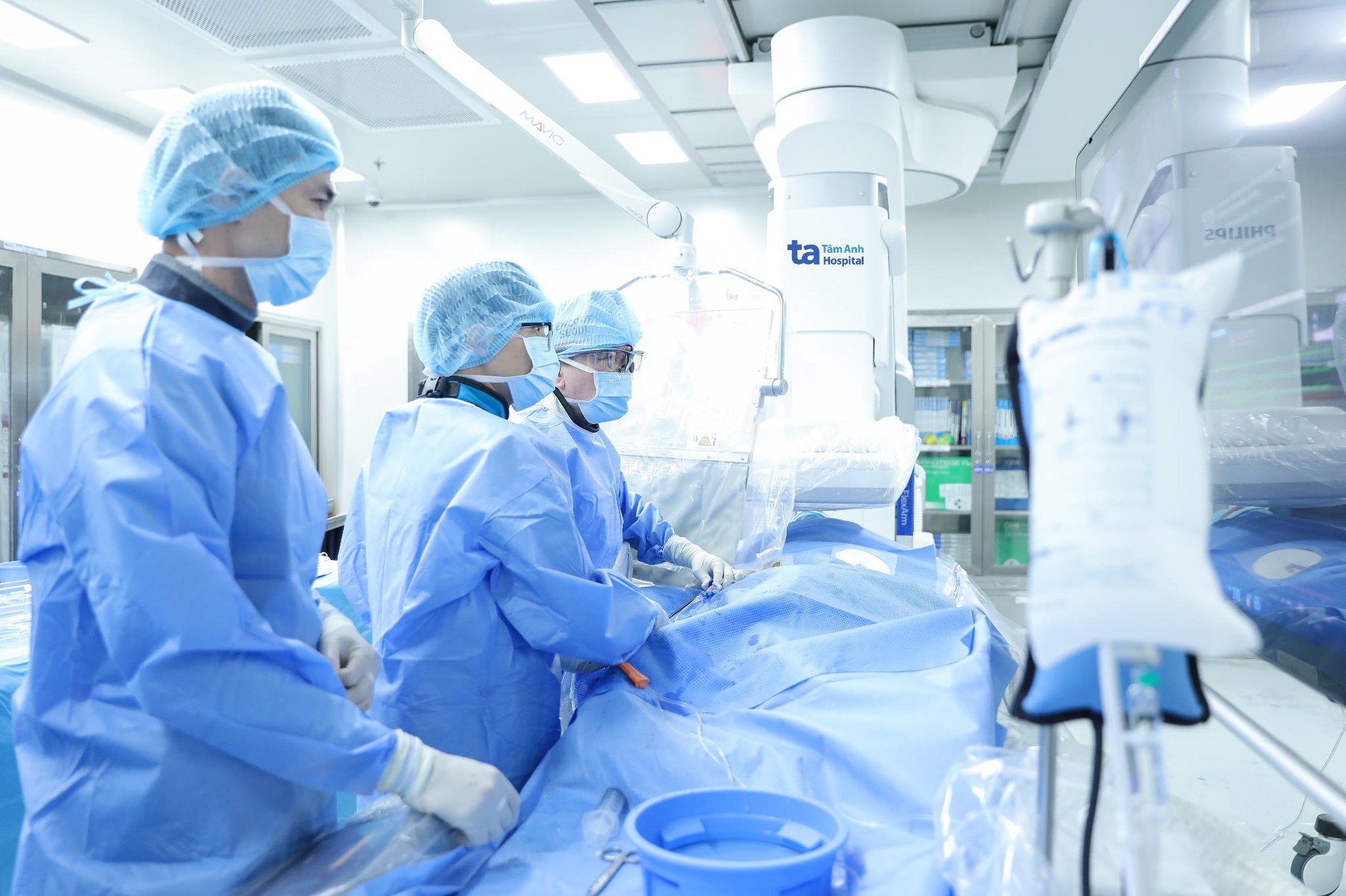 Bệnh viện đầu tiên tại Việt Nam cấy máy tạo nhịp không dây thế hệ mới - Ảnh 3.