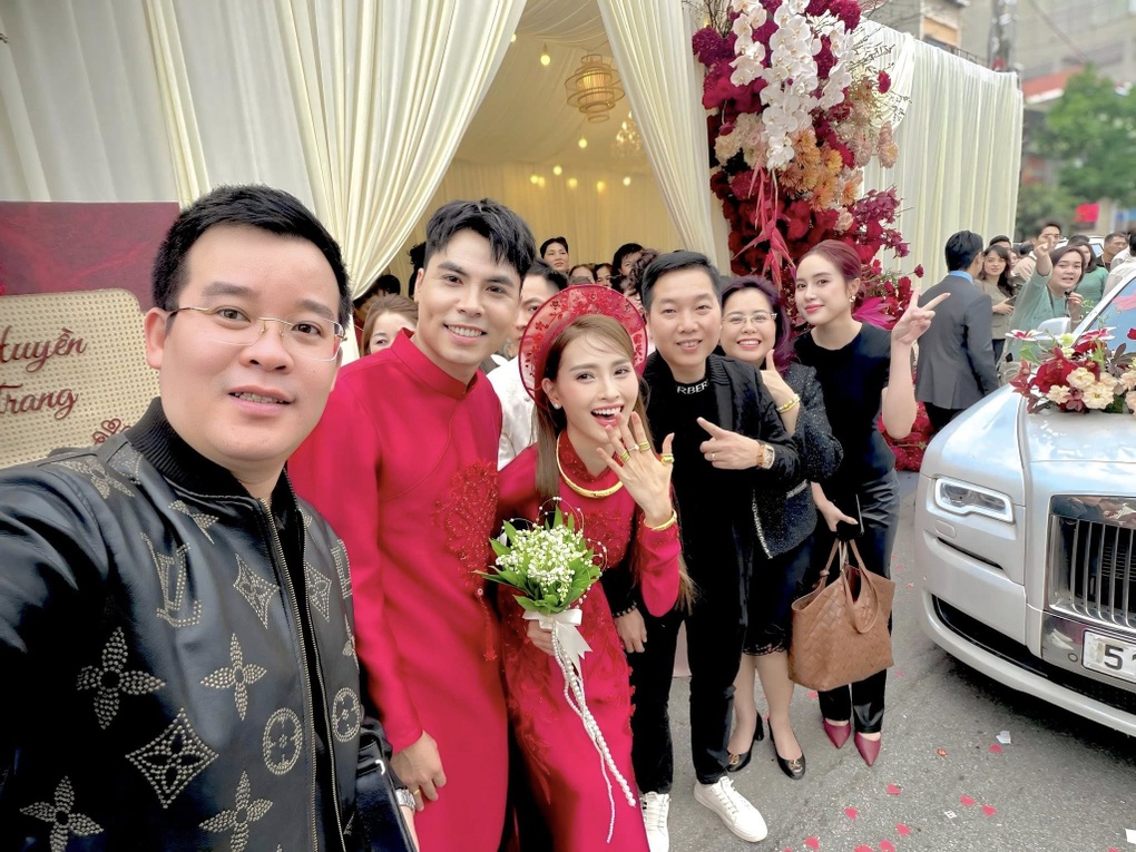 MC Mù Tạt rạng rỡ trong lễ ăn hỏi với cầu thủ Đức Huy - 2