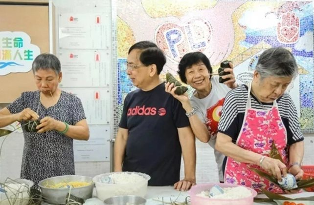 7 cặp vợ chồng góp 10 triệu đồng/tháng thuê biệt thự cùng dưỡng già, thoải mái sống chung nhờ thống nhất 1 quy tắc!- Ảnh 2.