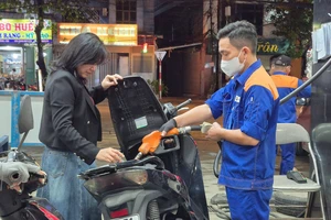 Chiều 26-2, giá xăng dầu tăng rất mạnh, A95 vượt 20.000 đồng/lít