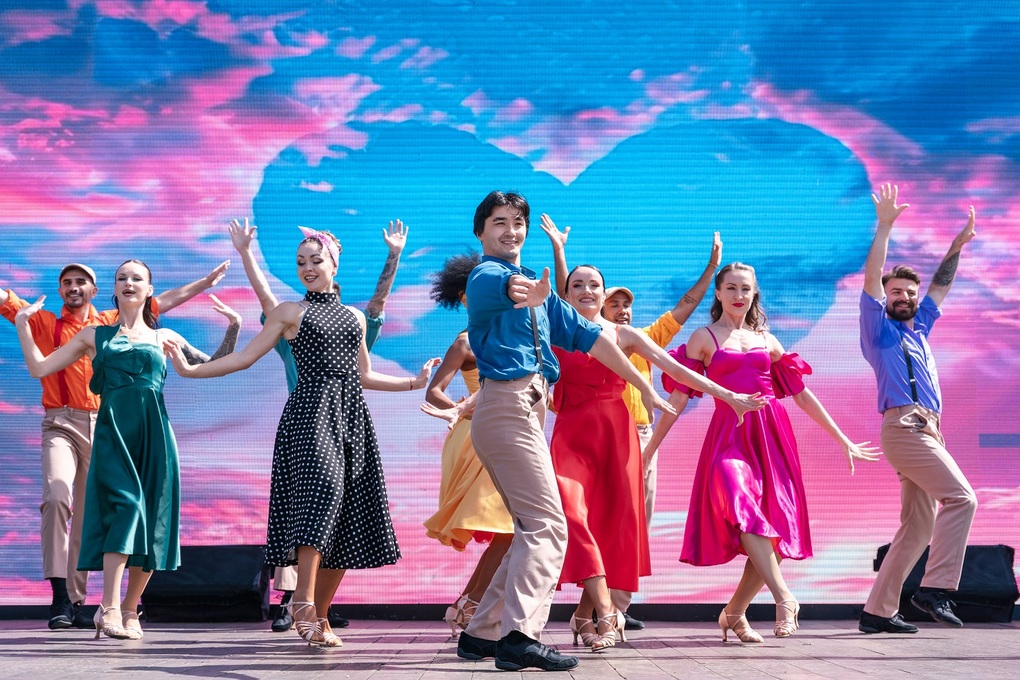 Bà Nà chiêu đãi du khách miền Trung - Tây Nguyên “đại tiệc hoa tulip” với giá 400.000 đồng - 3