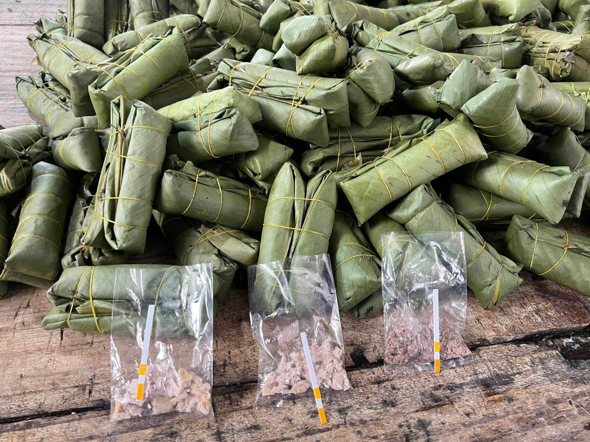 Khởi tố chủ cơ sở sản xuất giò chả Đoàn Huyền- Ảnh 3. Khởi tố chủ cơ sở sản xuất giò chả Đoàn Huyền- Ảnh 3.